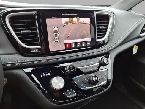 New 2026 Chrysler Pacifica Select image 25