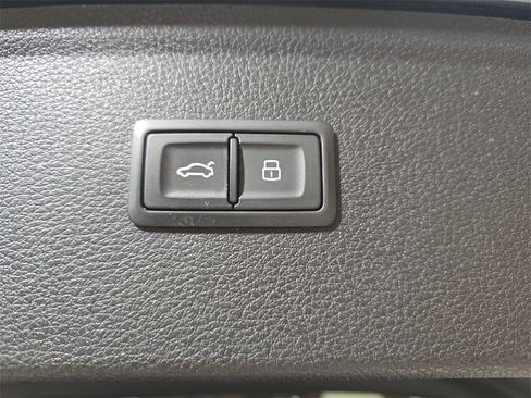 Used 2018 Audi Q5 2.0T Premium Plus w/ Premium Plus Package image 16