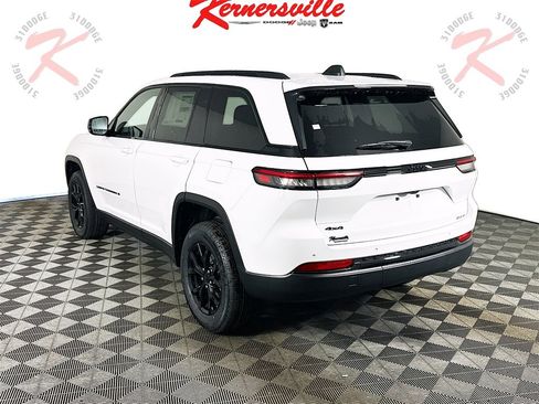 New 2025 Jeep Grand Cherokee Altitude image 5