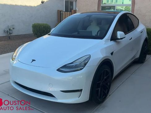 Used 2022 Tesla Model Y Long Range AWD/4WD image 1