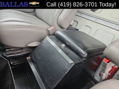 Used 2014 Chevrolet Express 2500 RWD image 22