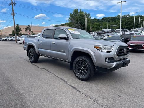 Used 2020 Toyota Tacoma SR5 AWD/4WD image 6