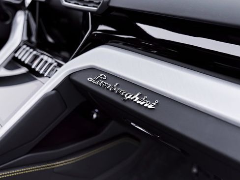 Used 2022 Lamborghini Urus AWD/4WD image 51