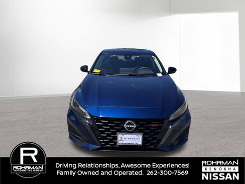 Used 2023 Nissan Altima 2.5 SR w/ SR Premium Package AWD/4WD image 11