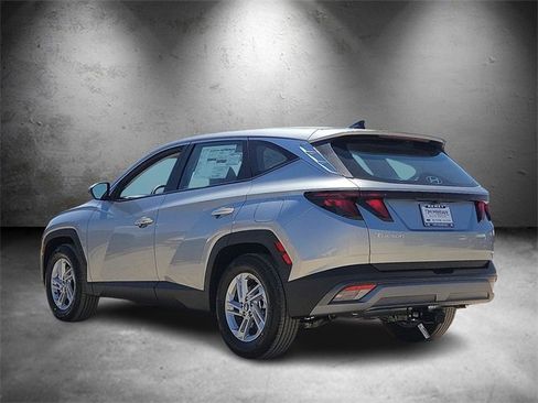 New 2025 Hyundai Tucson SE image 4