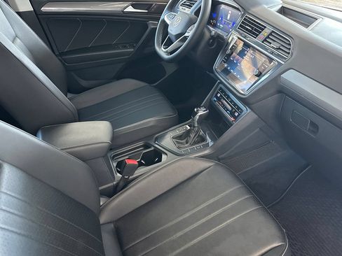 Used 2023 Volkswagen Tiguan SE FWD image 18