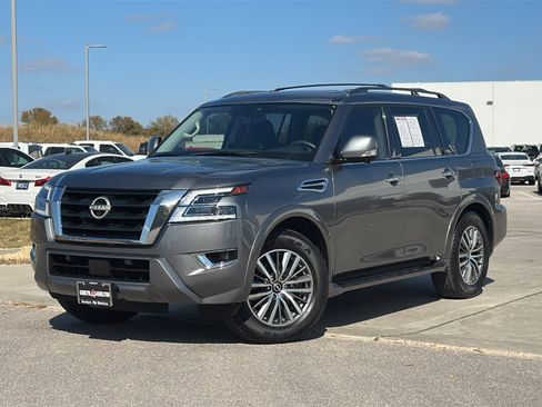 Used 2023 Nissan Armada SL w/ Captain's Chairs Package image 2