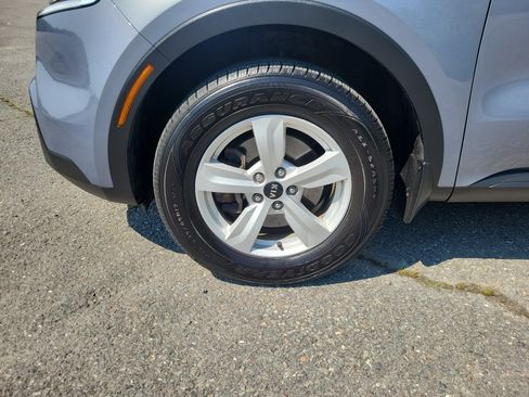 Used 2021 Kia Sorento LX AWD/4WD image 12