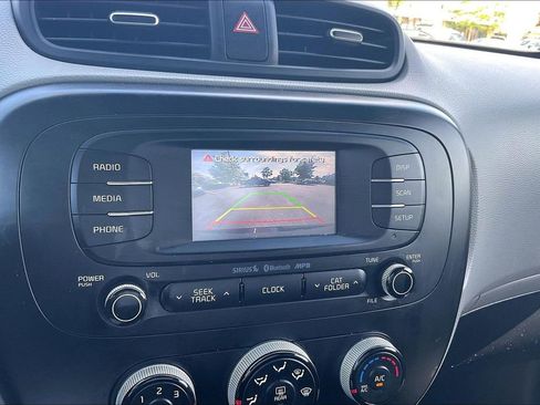 Used 2016 Kia Soul + FWD image 21