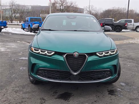 Used 2024 Alfa Romeo Tonale Ti w/ Premium Interior Package image 4