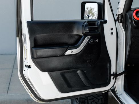 Used 2015 Jeep Wrangler Sahara AWD/4WD image 35