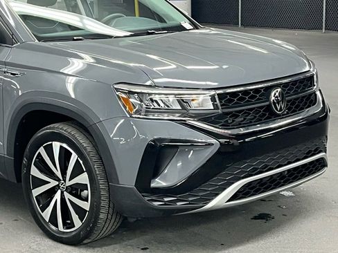 Used 2023 Volkswagen Taos SE w/ Panoramic Sunroof Package image 38