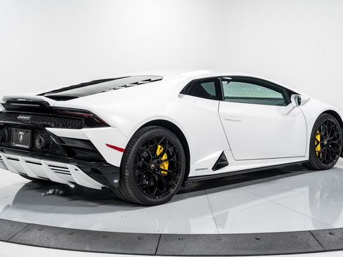 Used 2022 Lamborghini Huracan EVO AWD/4WD image 3