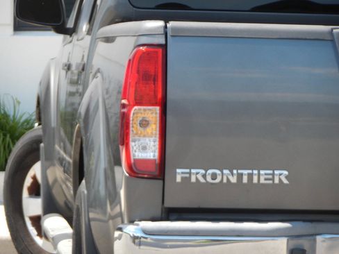 Used 2009 Nissan Frontier SE w/ SE Value Truck Pkg AWD/4WD image 1