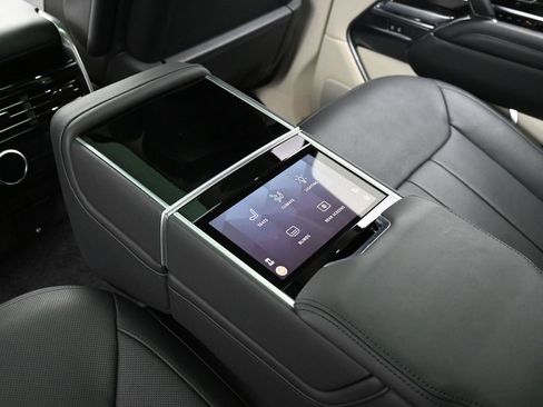 Used 2023 Land Rover Range Rover Autobiography image 30