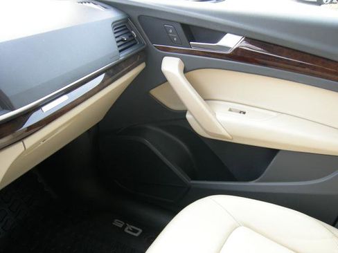 Used 2020 Audi Q5 2.0T Premium image 16