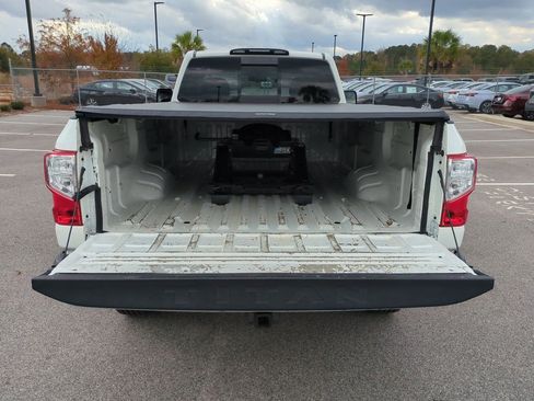 Used 2017 Nissan Titan SV image 25