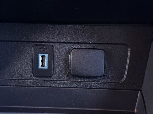 Used 2019 Ford Escape SE image 23