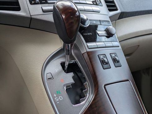 Used 2010 Toyota Venza image 12