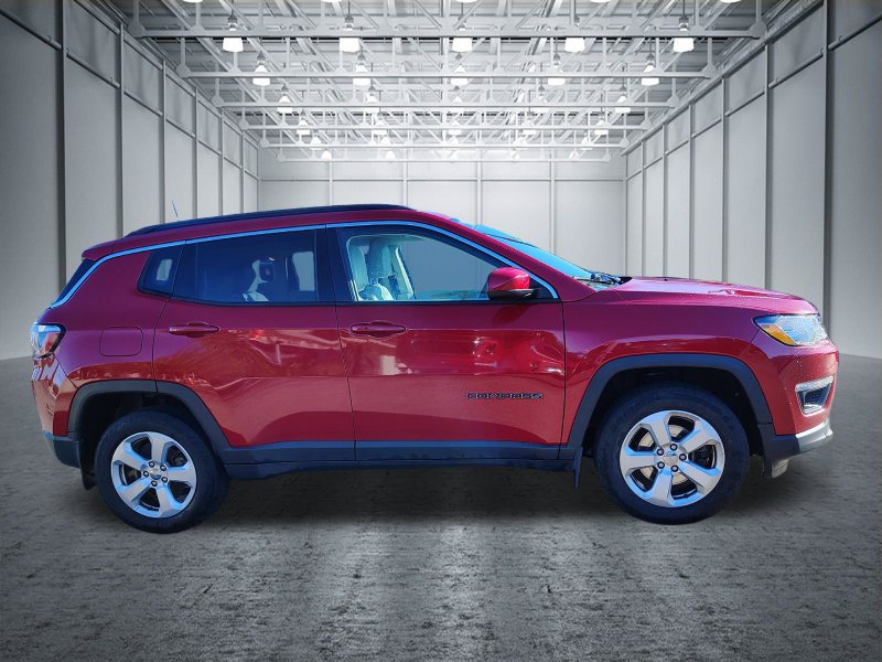 Used 2018 Jeep Compass Latitude w/ Cold Weather Group AWD/4WD image 4
