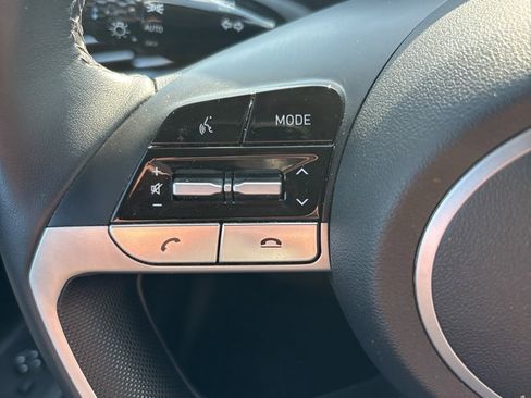Certified 2023 Hyundai Elantra Limited w/ Preferred Accessory Package image 18