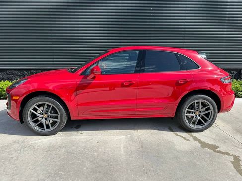 Certified 2025 Porsche Macan AWD/4WD image 2