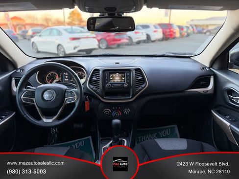 Used 2017 Jeep Cherokee Sport image 8