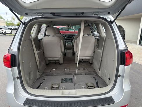 Used 2018 Kia Sedona L FWD image 16