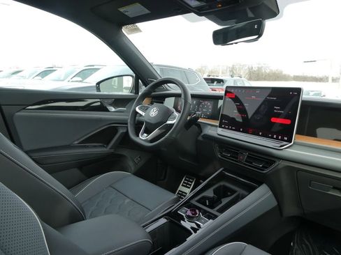 New 2026 Volkswagen Tiguan SEL R-Line image 4