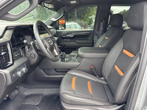 Used 2024 GMC Sierra 1500 AT4 w/ Technology Package AWD/4WD image 9