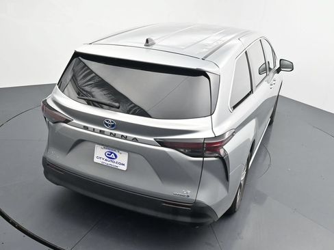Used 2024 Toyota Sienna LE FWD image 14