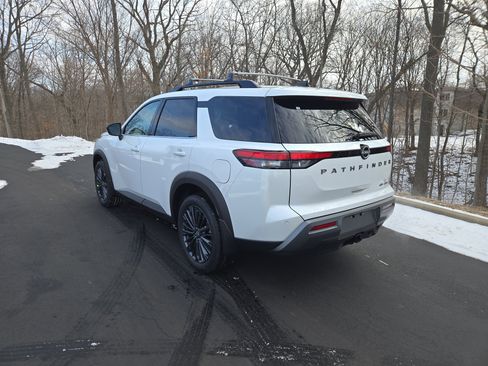 New 2026 Nissan Pathfinder SL image 6