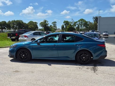 Used 2025 Toyota Camry SE w/ Convenience Package FWD image 8