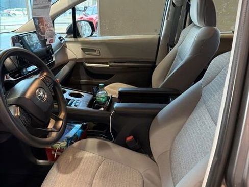 Used 2022 Toyota Sienna LE image 7