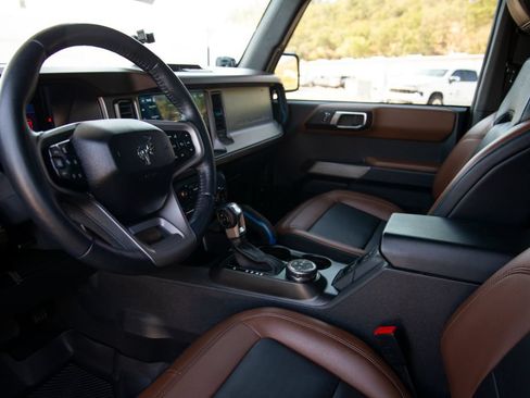Used 2022 Ford Bronco Outer Banks AWD/4WD image 11