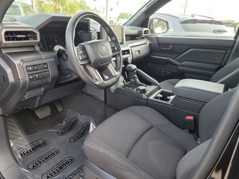 Used 2025 Toyota 4Runner SR5 AWD/4WD image 18