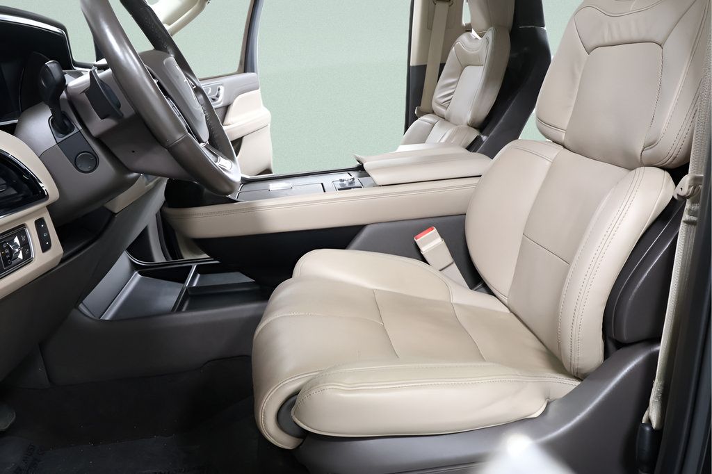 Used 2022 Lincoln Navigator Reserve AWD/4WD image 22
