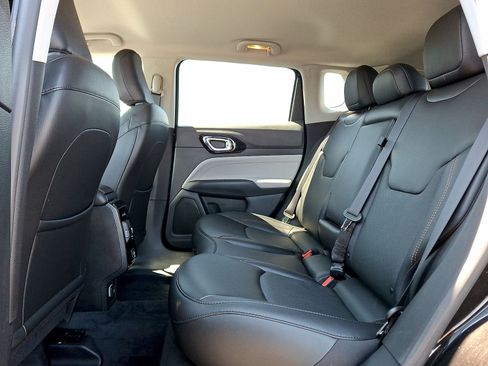 Used 2022 Jeep Compass Limited AWD/4WD image 19