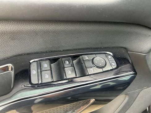 Used 2022 Nissan Pathfinder SV FWD image 14