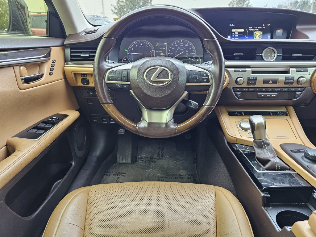 Used 2016 Lexus ES 350 w/ Premium Package w/Wood Trim FWD image 12