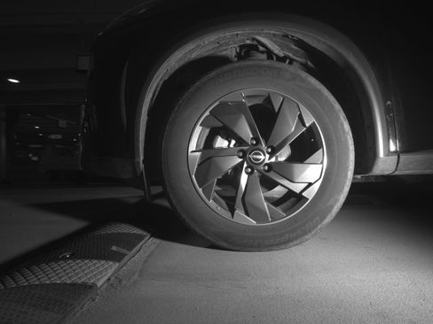 Used 2025 Nissan Rogue SV image 12