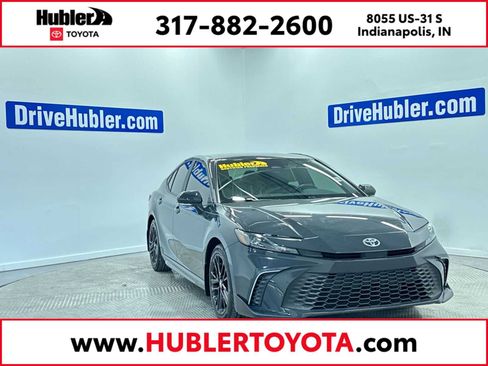 Used 2025 Toyota Camry SE w/ Convenience Package image 1