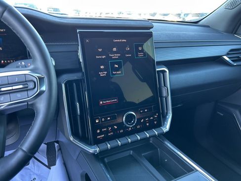 Used 2025 GMC Acadia Elevation image 24