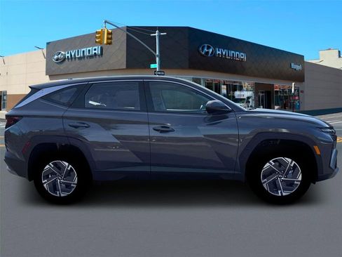 New 2026 Hyundai Tucson Blue SE AWD/4WD image 9