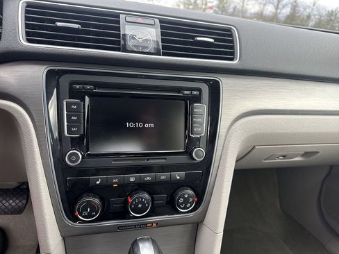 Used 2014 Volkswagen Passat 1.8T SE image 12