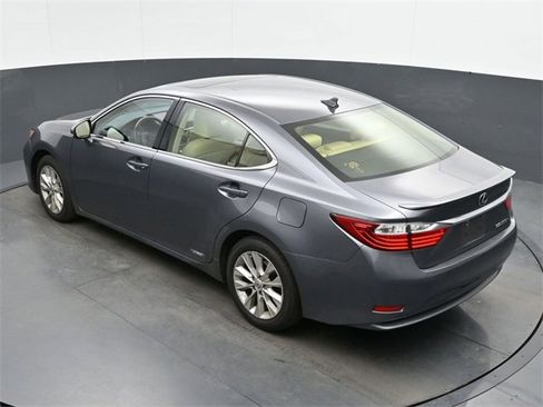 Used 2013 Lexus ES 300h w/ Luxury Pkg image 22