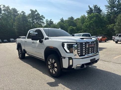 Used 2025 GMC Sierra 2500 Denali w/ Denali Reserve Package AWD/4WD image 3