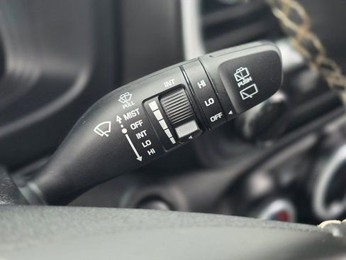 Used 2024 Hyundai Venue Limited image 32