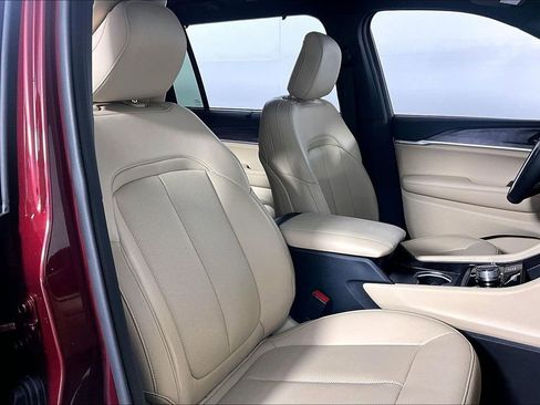 Used 2025 Jeep Grand Cherokee L Limited w/ Luxury Tech Group II AWD/4WD image 7