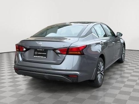 Used 2024 Nissan Altima 2.5 SV AWD/4WD image 3